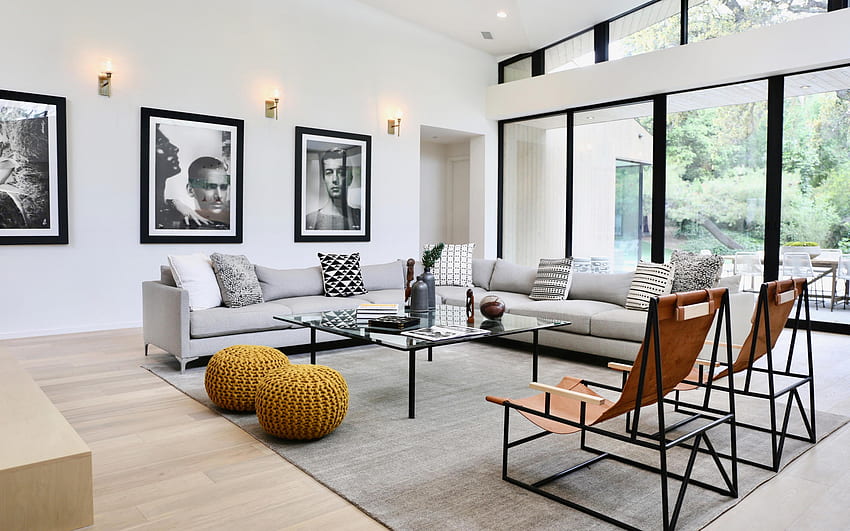 design de interiores elegante, sala de estar, sofá grande cinza, pinturas com retratos, estilo interior moderno, ideia para uma sala de estar em uma casa papel de parede HD