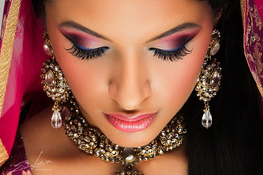 La Corte Suprema indiana revoca il divieto alle truccatrici donne - Woman.NG, Makeup Artist Eyes Sfondo HD