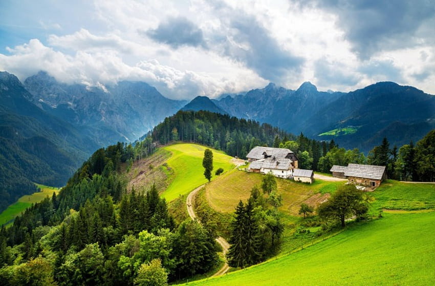 Schöne Landschaft, Landschaft, wunderschön, Wolken, Gras, Häuser, Berge HD-Hintergrundbild