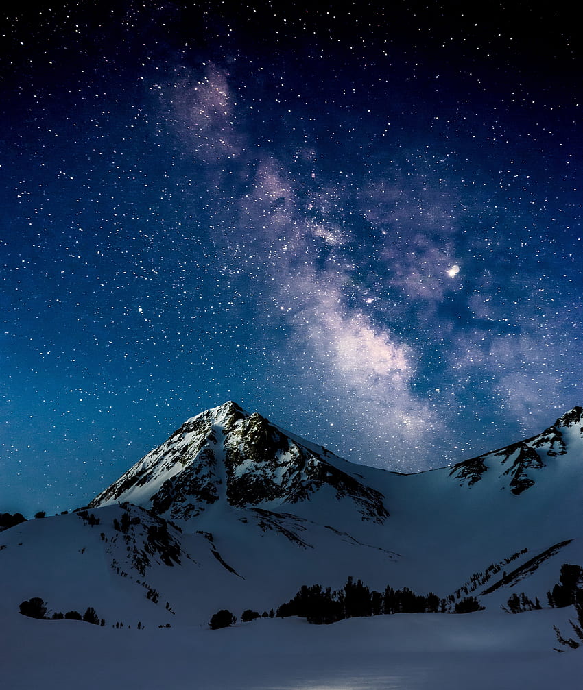 คืนเต็มไปด้วยดวงดาว กลางแจ้ง ภูเขา ภูมิทัศน์ วอลล์เปเปอร์โทรศัพท์ HD