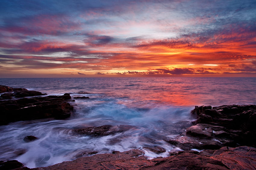 Natura, zachód słońca, kamienie, niebo, morze, chmury, surfowanie Tapeta HD