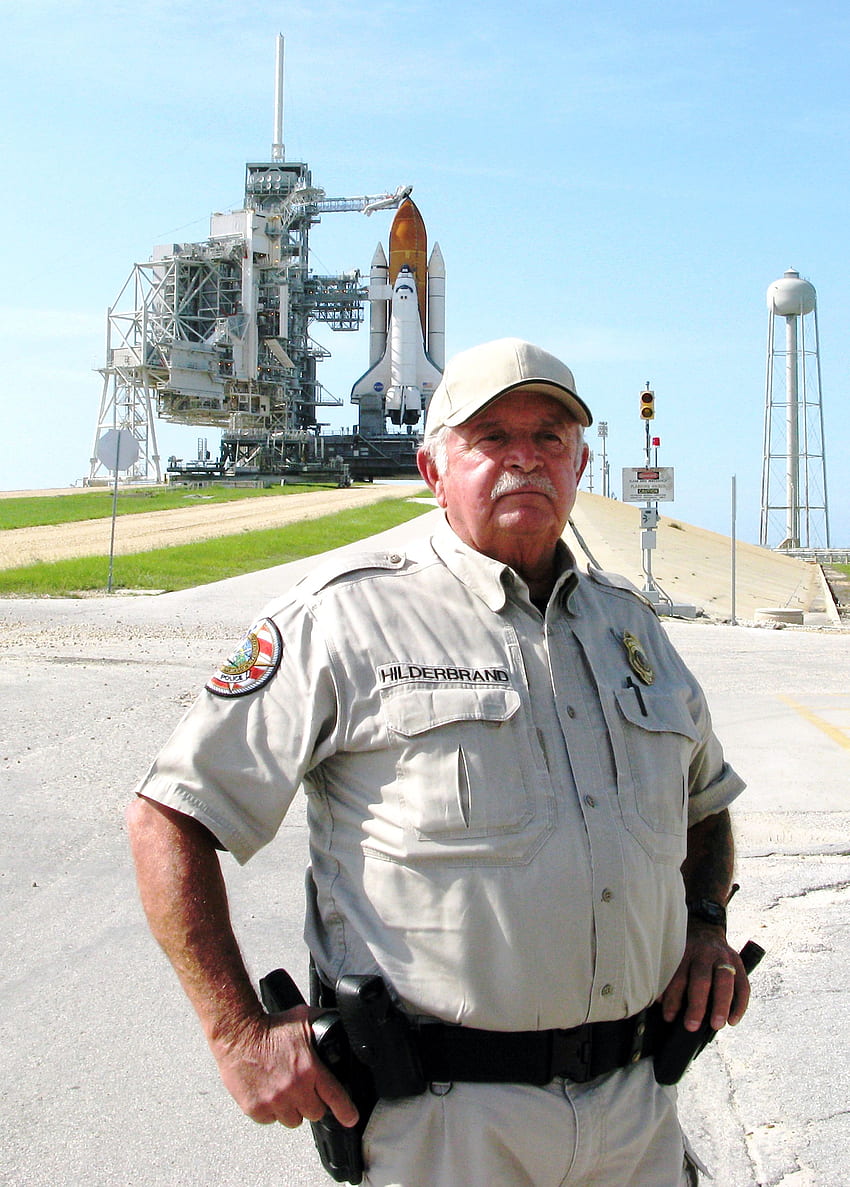 NASA - Security Officer a Fixture at Launch Pad 39, Security Guard HD phone wallpaper