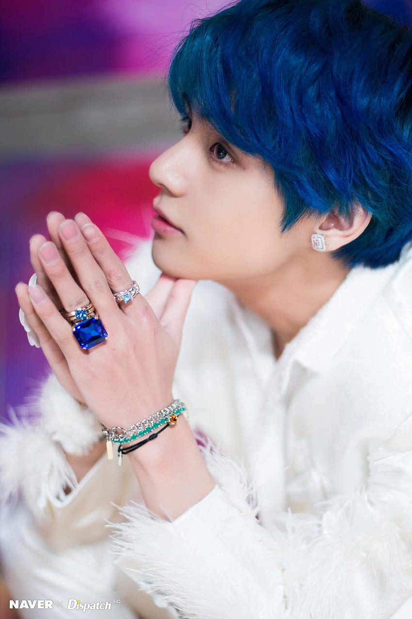 V (BTS) - Wizualny król świecący w niebieskich włosach, Taehyung Blue Hair Tapeta na telefon HD