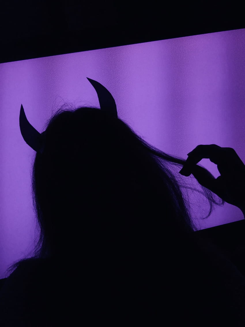 Estética de chica diablo púrpura, estética de chica demonio anime fondo de pantalla del teléfono