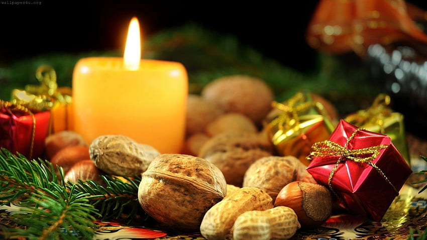 Wesołych Świąt!, złoty, orzechy, prezent, drzewo, pudełko, świeca, światło, zielony, żółty, boże narodzenie, czerwony, ogień Tapeta HD