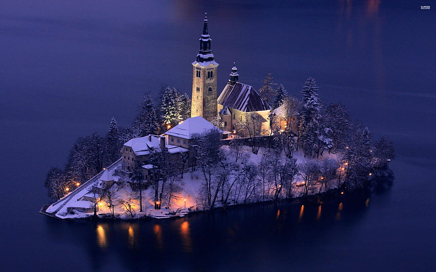 冬の被昇天教会、ブレッド湖、スロベニア 高画質の壁紙