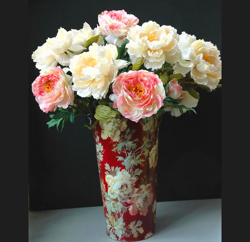 Peony - benda mati, meja, merah muda, putih, daun, peony, merah, vas bunga, krem Wallpaper HD