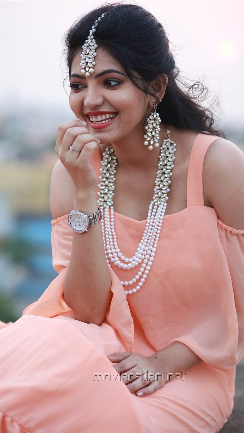 Athulya Ravi, hermosa heroína de Tollywood fondo de pantalla del teléfono