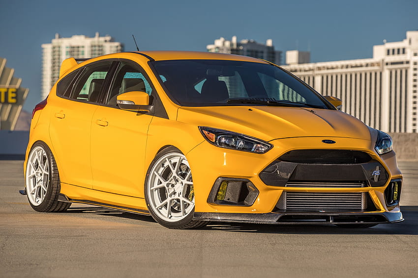 Ford Focus RS and Background HD wallpaper