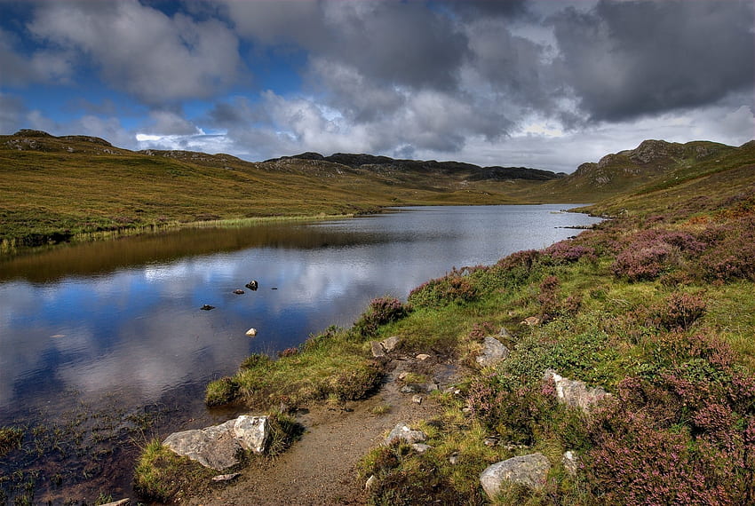 Природа, камъни, небе, езеро, Шотландия, лошо време HD тапет