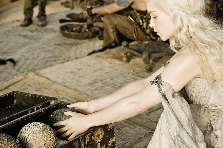 Daenerys Targaryen, british, intrattenimento, bellissima, persone, attrici, emilia clarke, celebrità, serie tv, game of thrones Sfondo HD