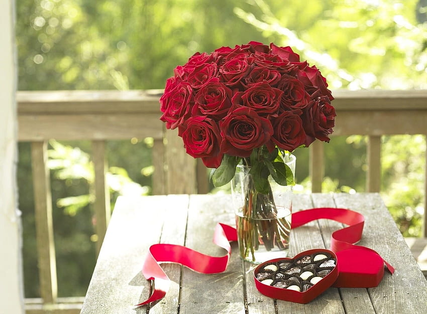 Kwiaty, róże, cukierki, bukiet, taśma, serce, weranda Tapeta HD