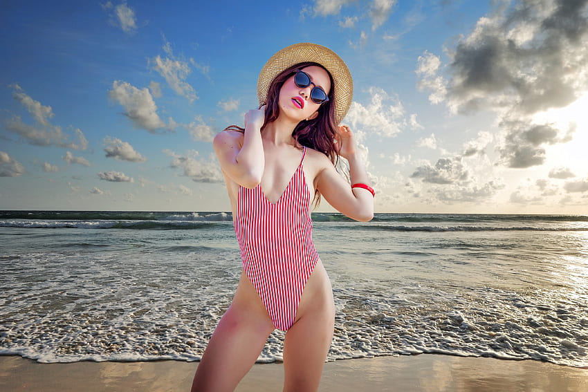 modelo de traje de baño en la playa, morena, modelo, traje de baño, asiática, gafas de sol, sombrero, playa fondo de pantalla