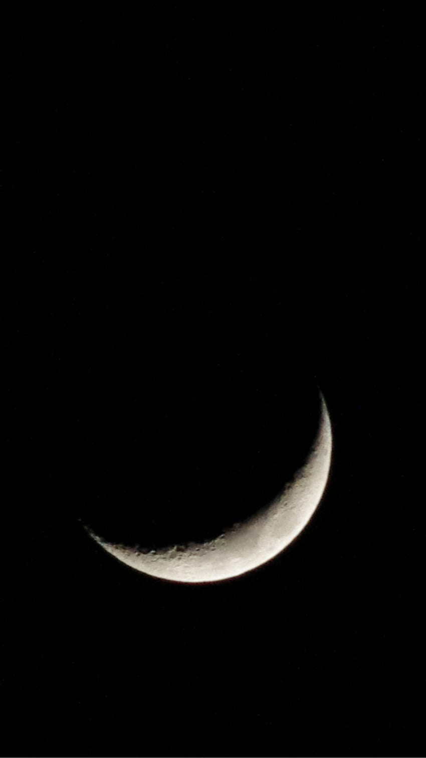 Eclipse lunar Luna plateada en el espacio oscuro fondo de pantalla del teléfono