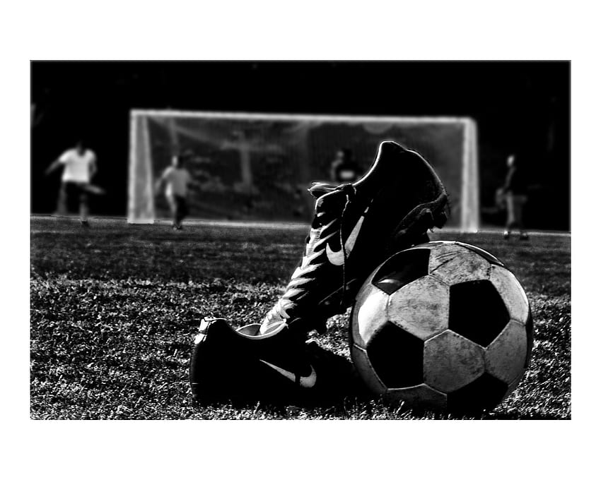 футбол, Спорт, Спорт / и Мобилен фон, Черно-бял футбол HD тапет