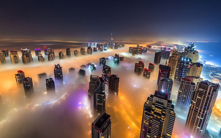 Città di notte di Dubai nella nebbia, Skyline di notte di Dubai Sfondo HD