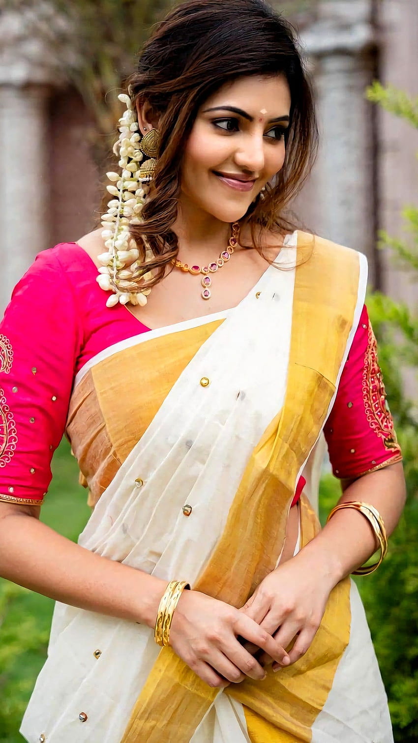 Athulya ravi, tamil actress, saree beauty HD phone wallpaper | Pxfuel
