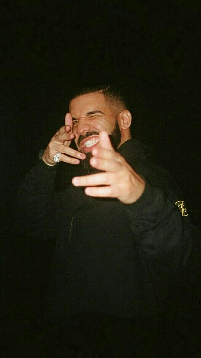 märęñå✨. D R A K E✨ en 2019. Drake, Aubrey drake, Drake Gold Black fondo de pantalla del teléfono