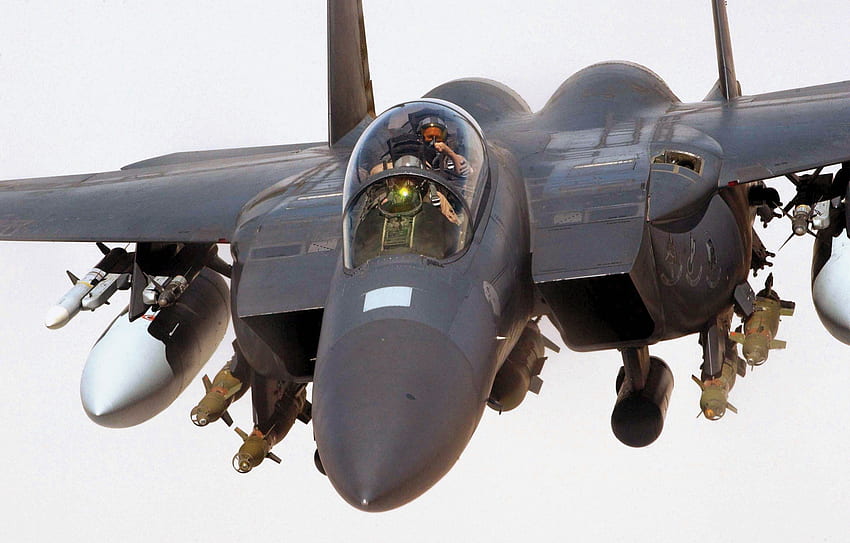 F-15E Strike Eagle, wojskowy, siła, zaćmienie, bombowiec, siła ognia, słoneczny, odrzutowiec, samolot, skrzydło, powietrze, samolot, myśliwiec, pocisk Tapeta HD