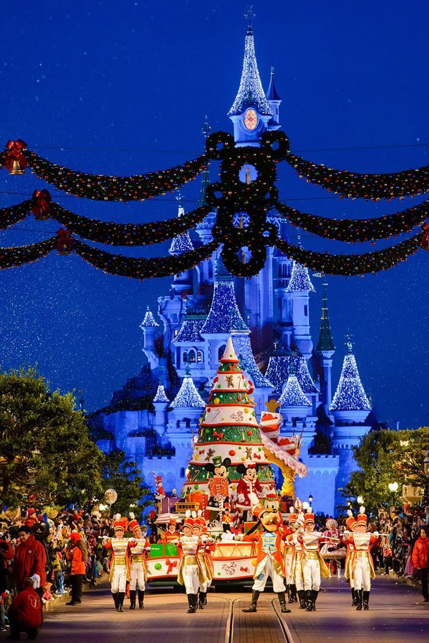 On a testé: passer les fêtes de Noël à Disneyland Paris. Femina. Disneyland paris christmas, Disneyland christmas, Christmas in paris HD phone wallpaper
