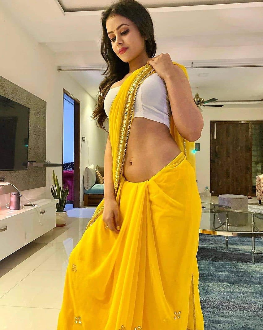 Saree 11, Shobhita Rana, bellezza, giallo Sfondo del telefono HD