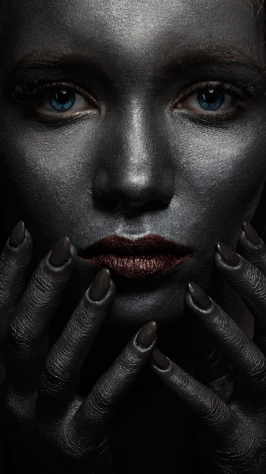 Mädchen mit blauen Augen, Dunkelheit, viele Hände, Horror Q, Augen im dunklen iPhone HD-Handy-Hintergrundbild