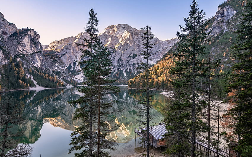 Jezioro Braies, górskie jezioro, Dolomity, Alpy, Południowy Tyrol, wieczór, zachód słońca, górski kraj, Lago di Braies, Pragser Wildsee, Włochy Tapeta HD