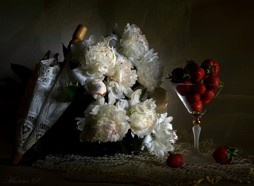 still life, umbrella, bouquet, cheddar, gentle, graphy, strawberries, lace, beauty, nice, stillife, flower, glass, fruit, , white, elegantly, manmade, peony, beautiful, food, cool, flowers, lovely, harmony HD wallpaper