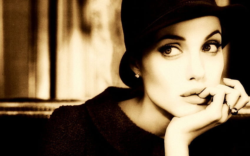 Angelina Jolie - New Auto HD wallpaper