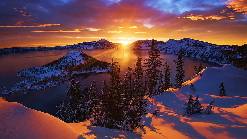 冬のクレーター湖、オレゴン州、木々、雲、色、空、岩、太陽、アメリカ、日没 高画質の壁紙