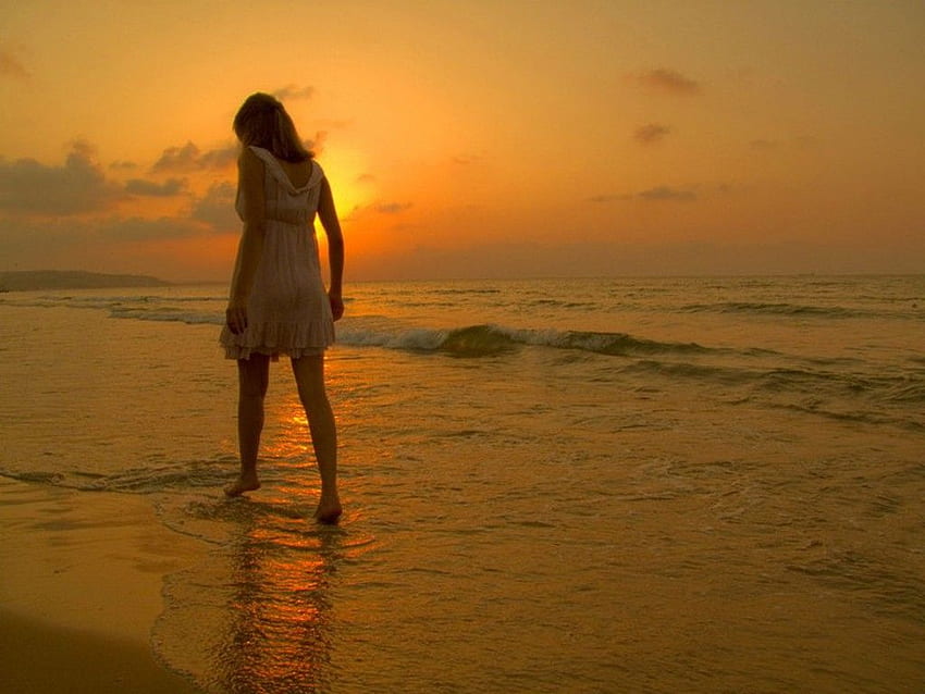 Alone - Girl Walking On The Beach Alone - & Background HD wallpaper