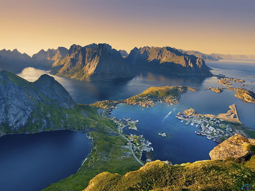 ロフォーテン諸島、ノルウェー、海、島、ボート、木、自然、山、ノルウェー、湖 高画質の壁紙