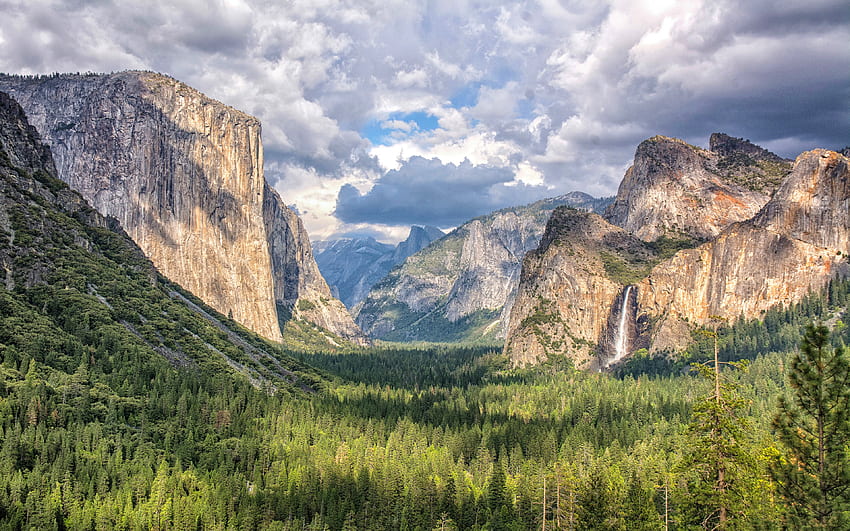 Yosemite Ulusal Parkı, Yosemite Vadisi, Amerikan yerlerinden, bulutlar, orman, Kaliforniya, ABD, Amerika için çözünürlük ile. Yüksek kalite HD duvar kağıdı