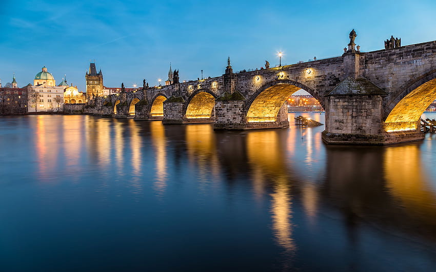 Prag Çek Cumhuriyeti'nde Vltava Nehri Üzerinde Charles Köprüsü Tarihi Köprü HD duvar kağıdı