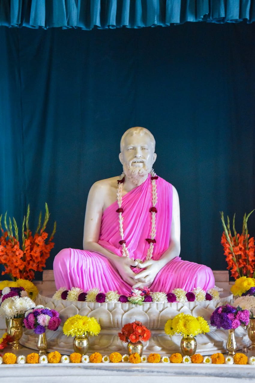Ramakrishna Math y Ramakrishna Mission, Belur Math - Sri Ramakrishna, Sri Ma Sarada, Swami Vivekananda, Swami Brahmananda, en Belur Math, 28 de febrero de 2021. fondo de pantalla del teléfono