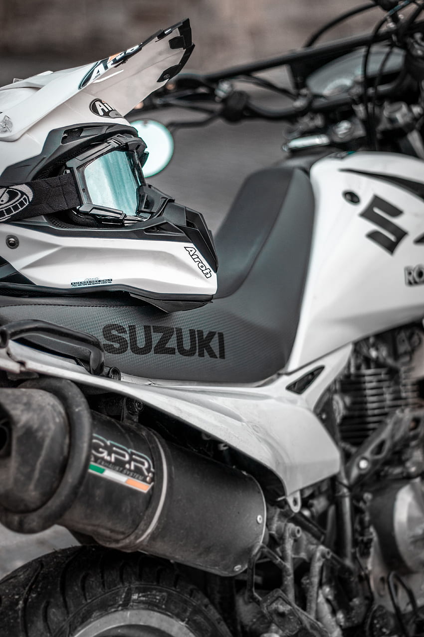 Motocicletas, Suzuki, Capacete, Motocicleta, Bicicleta Papel de parede de celular HD