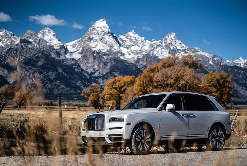 Lesen Sie mehr über das prestigeträchtige Automodell Rolls Royce Cullinan HD-Hintergrundbild