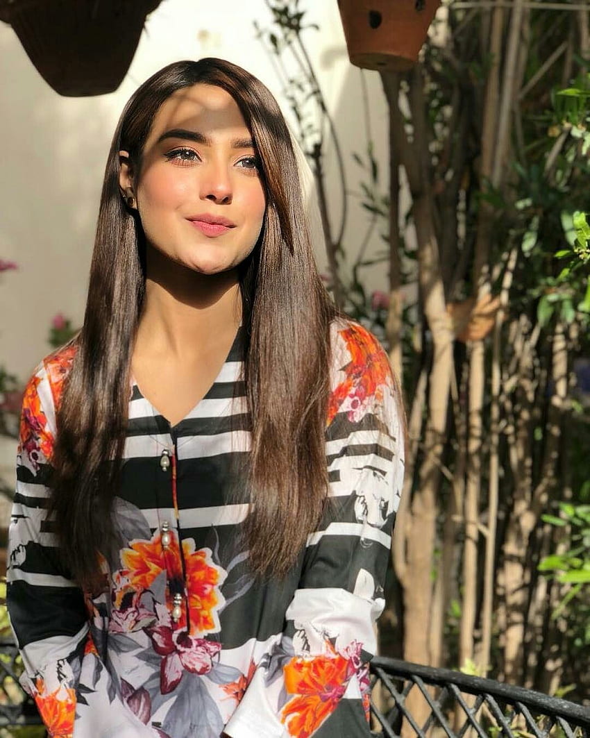 IQRA AZIZ HUSSAIN🇵🇰 on Instagram: “Dreaming about being an actress, is  more exciting then … | Pakistani women dresses, Pakistani outfits,  Pakistani fashion casual