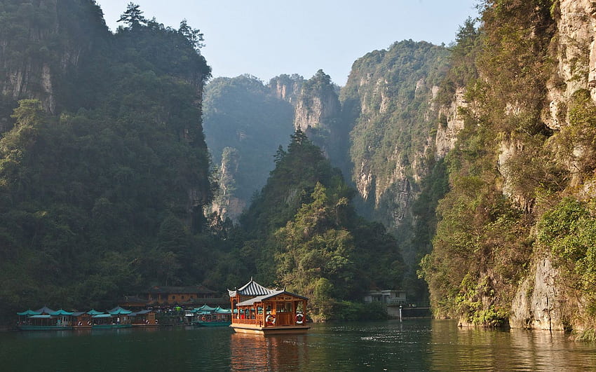 Barche cinesi sul lago di montagna - Natura Sfondo HD