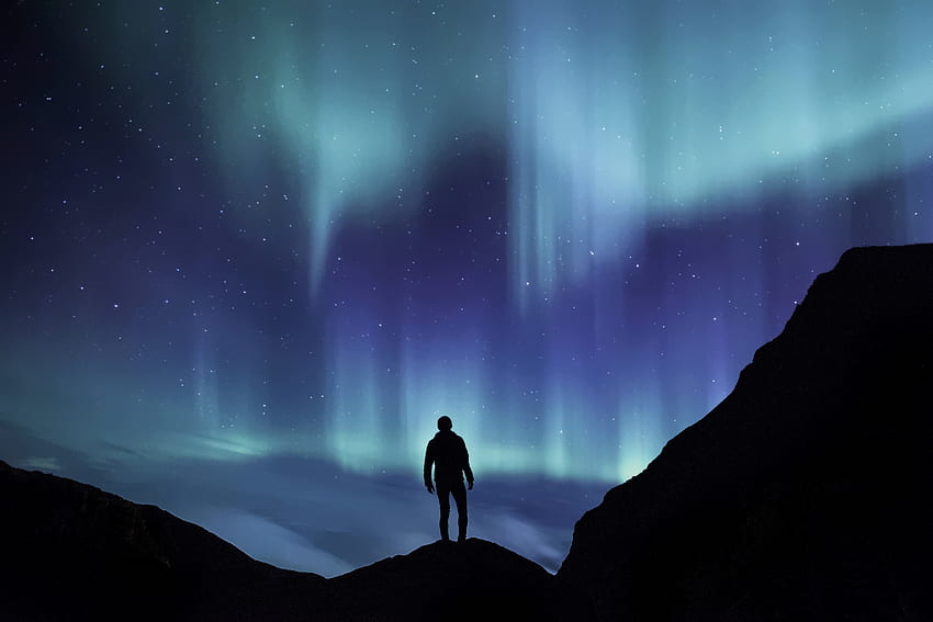 Montañas, oscuro, silueta, cielo estrellado, aurora boreal, aurora boreal, fenómeno fondo de pantalla
