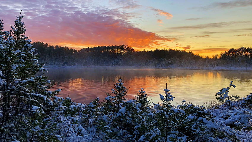 Light snow fell over New England. Ponemah Bog, Amherst, N, autumn, colors, landscape, clouds, sky, usa, lake, sunset, hills HD wallpaper