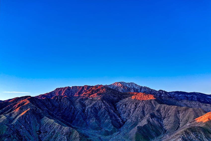 Blauer Himmel, Berge, leuchtende Gipfel, Sonnenuntergang HD-Hintergrundbild
