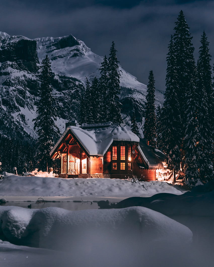 Зима, природа, дървета, сняг, малка къща, хижа, вечер HD тапет за телефон