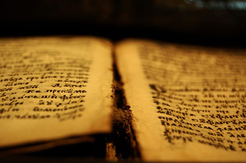 Una Biblia antigua que dice [] para tu , Móvil y Tablet. Explora el tras de la Biblia. Biblia, Biblia, Escritura Antigua fondo de pantalla