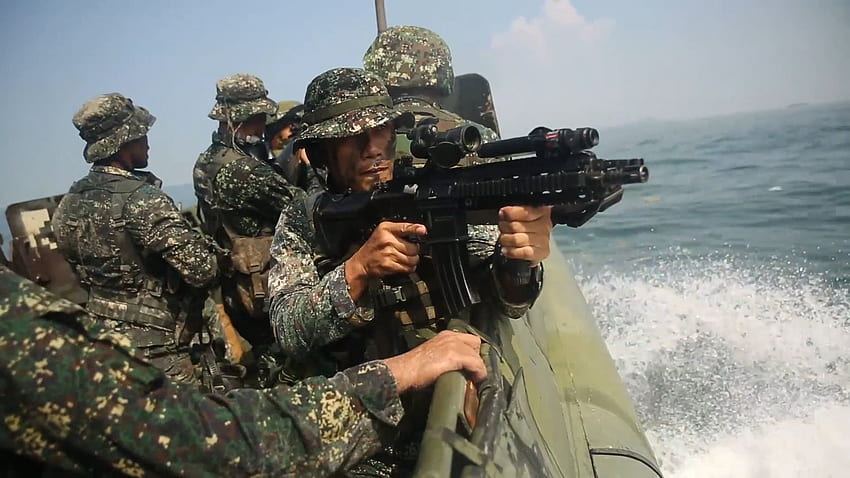 Филипинските разузнавателни морски пехотинци и американските морски пехотинци екзекутират амфибия с жив огън HD тапет