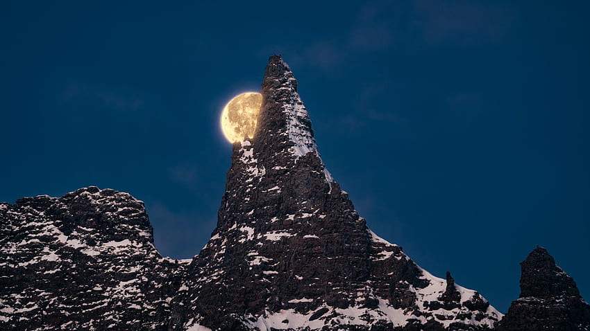Moon over Hraundrangar, Iceland, night, sky, mountains, peaks HD wallpaper
