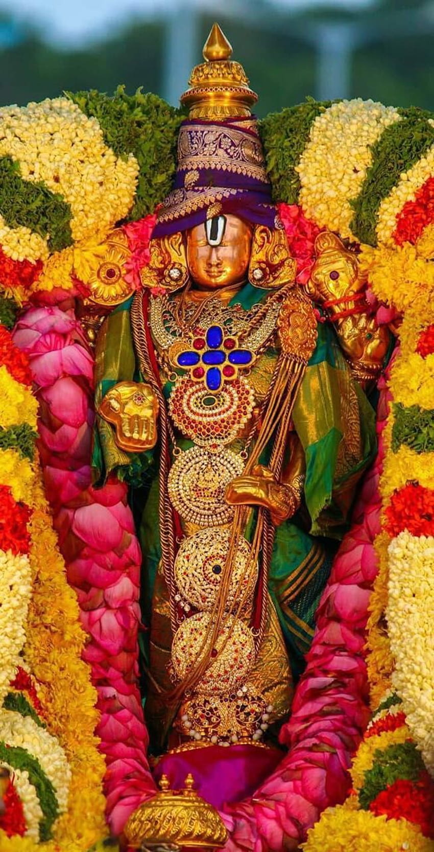 One of the pancha beras of tirumala temple. Utsava Murthy. Lord vishnu , Lord krishna , Lord murugan, Tirumala Tirupati HD phone wallpaper