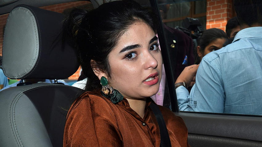 Zaira Wasim Bollywood Girl Porn - Zaira Wasim quits Bollywood for Islam, India loses its mind HD wallpaper |  Pxfuel