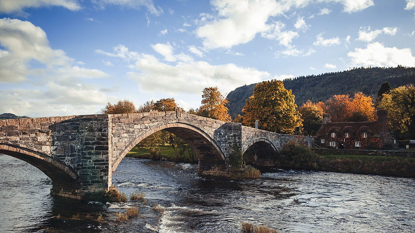 precioso puente de piedra en una campiña inglesa, río, árboles, puente, otoño, cabaña, piedras fondo de pantalla