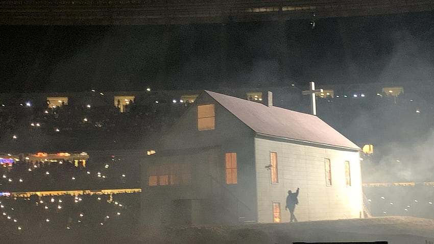 Kanye West leva moradores de Chicago à igreja na festa de escuta de 'Donda'. Notícias de Chicago, Concerto de Kanye West papel de parede HD